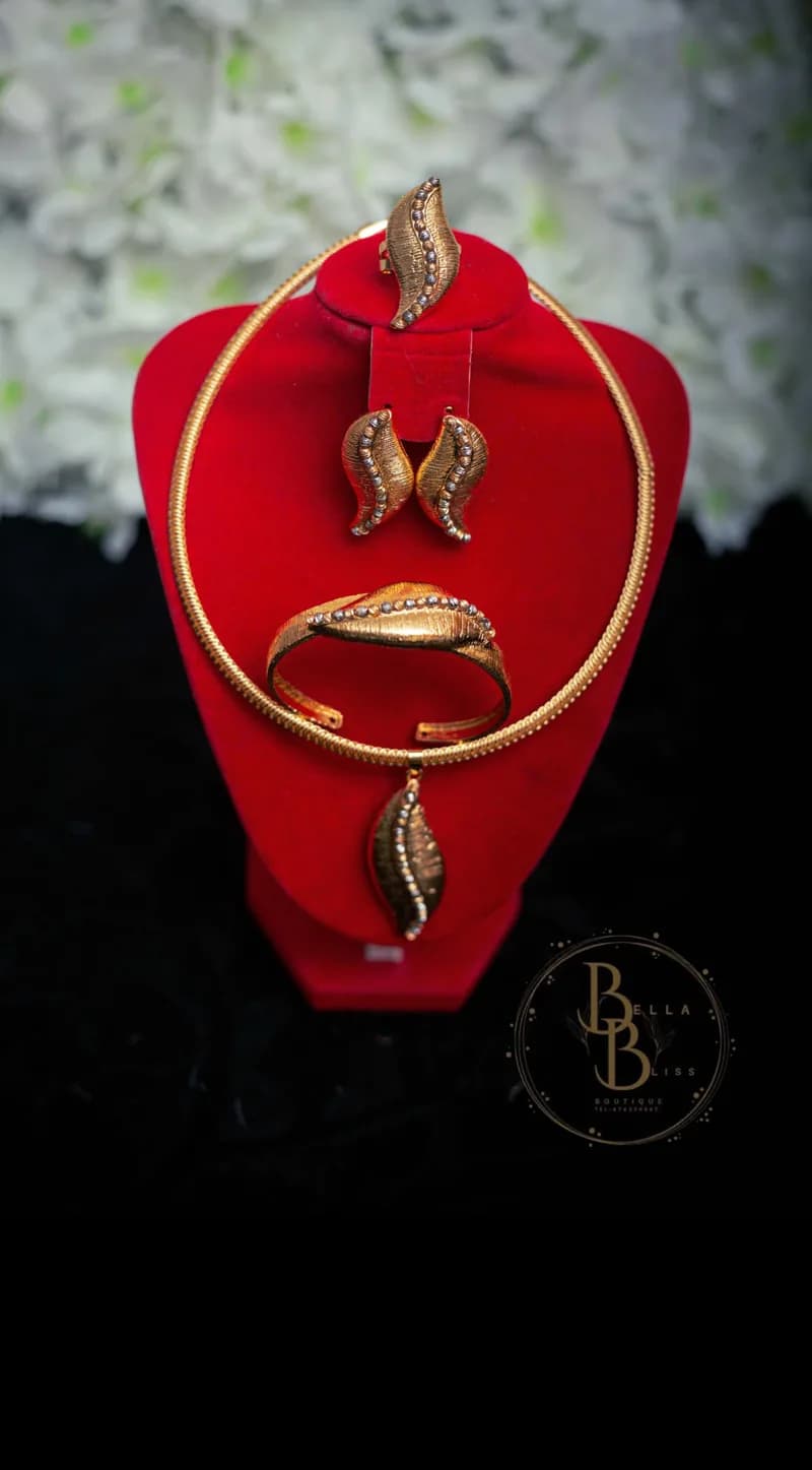 Classy Unfaded Jewelry Set (4)