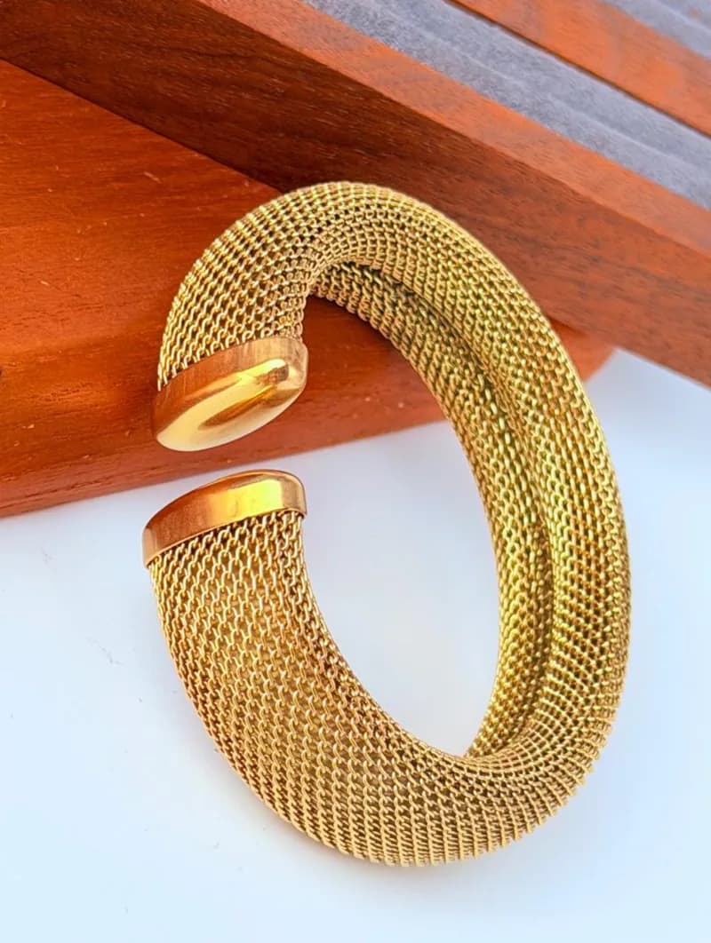 Classy Gold Plated Bangle (1)